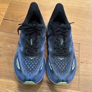HOKA Clifton 9 size 8.5B